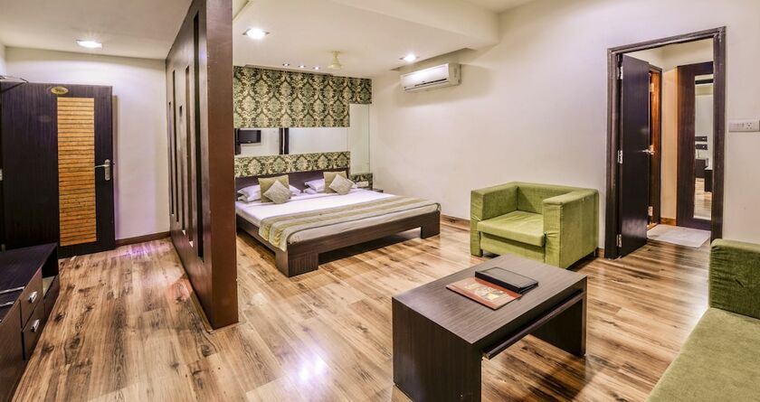 Imagen de la habitación del Hotel Raghu Mahal. Foto 30