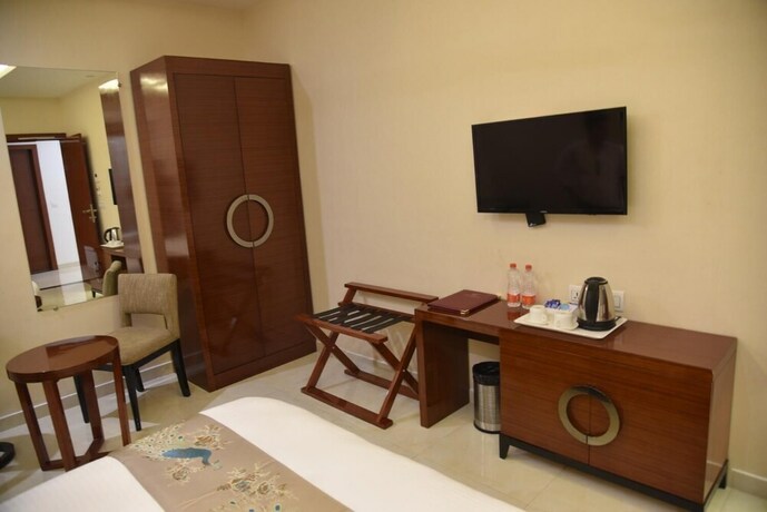 Imagen de la habitación del Hotel Raghu Mahal. Foto 36