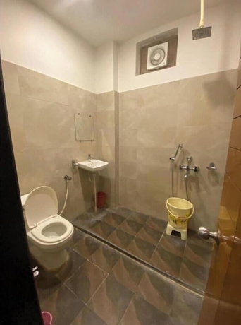 Imagen de la habitación del Hotel Raghupati - Ayodhya. Foto 12
