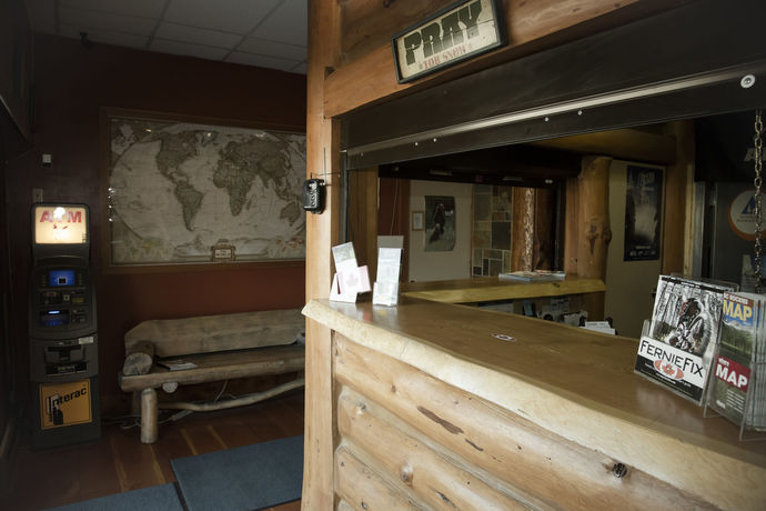 Imagen del bar/restaurante del Hotel Raging Elk Adventure Lodging. Foto 3