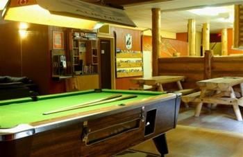 Imagen del bar/restaurante del Hotel Raging Elk Adventure Lodging. Foto 4