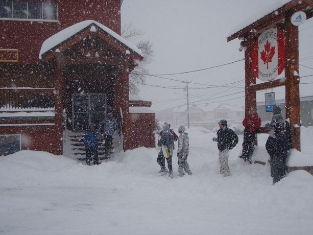 Imagen de los interiores del Hotel Raging Elk Adventure Lodging. Foto 11