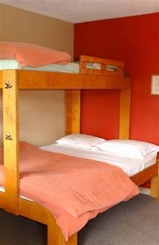 Imagen del bar/restaurante del Hotel Raging Elk Adventure Lodging. Foto 6