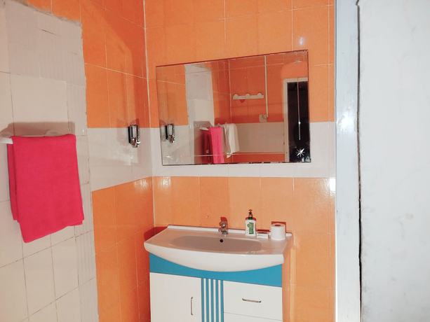 Imagen de la habitación del Hotel Raha. Foto 9