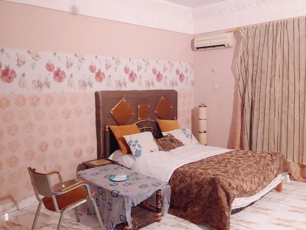 Imagen de la habitación del Hotel Raha. Foto 13