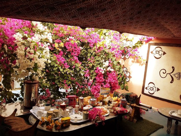 Imagen del bar/restaurante del Hotel Raha. Foto 6