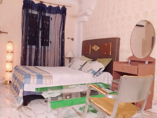 Imagen de la habitación del Hotel Raha. Foto 17