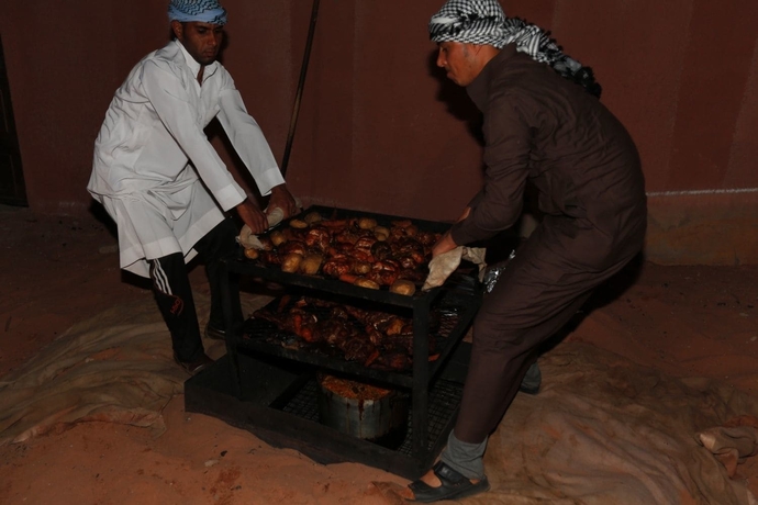 Imagen de los exteriores del Hotel Rahayeb Desert Camp. Foto 9