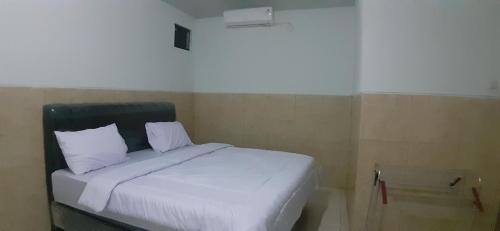Imagen de la habitación del Hotel Rahayu Ciberon. Foto 5