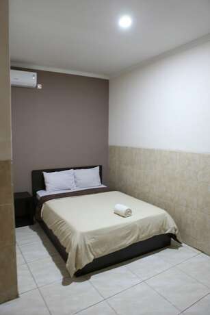 Imagen de la habitación del Hotel Rahayu Cirebon. Foto 16