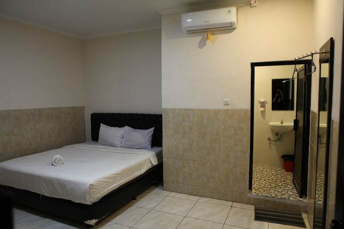 Imagen de la habitación del Hotel Rahayu Cirebon. Foto 19