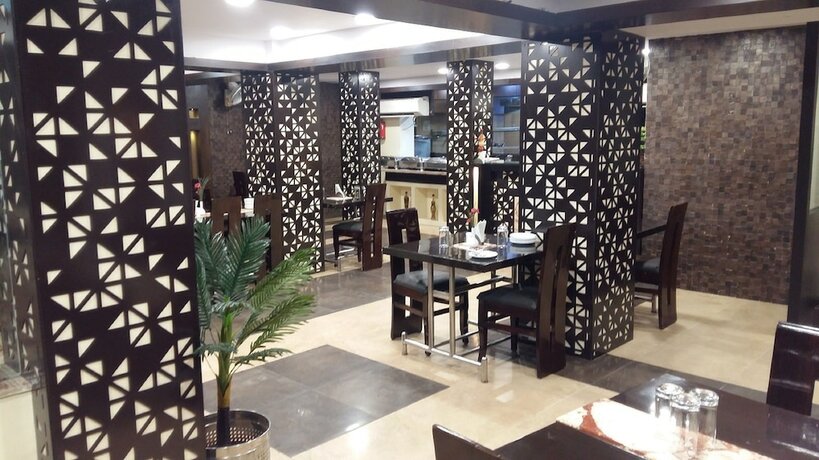 Imagen del bar/restaurante del Hotel Rahul, Jabalpur. Foto 15