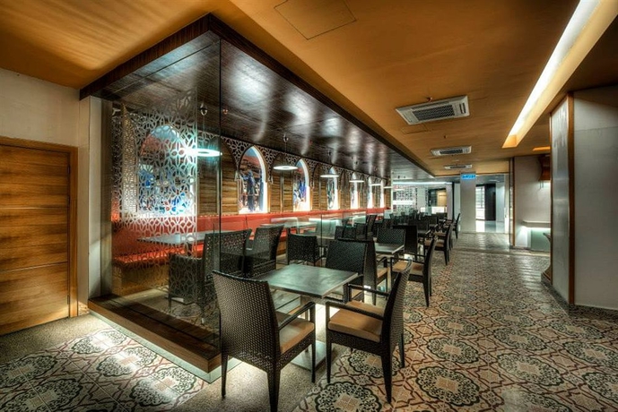 Imagen del bar/restaurante del Hotel Raia Kota Kinabalu. Foto 4
