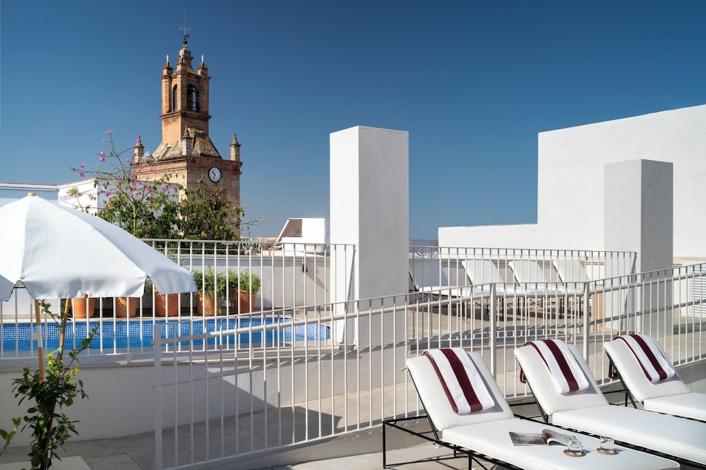 Imagen general del Hotel Ra&iacute;ces Alameda Casa Palacio. Foto 4