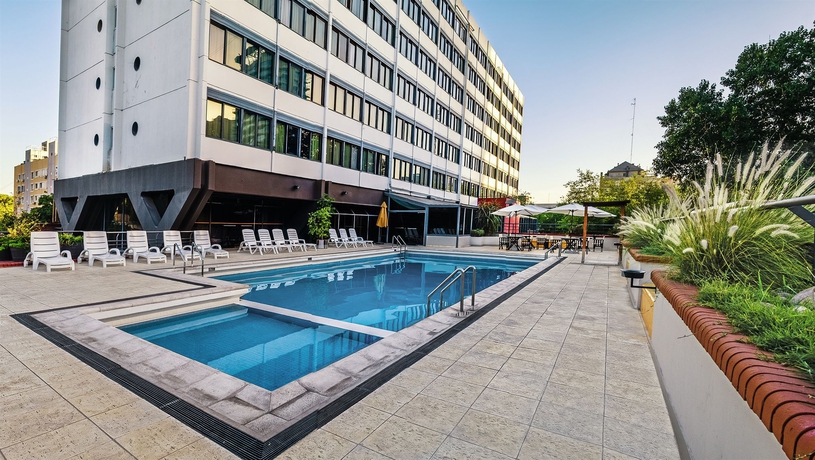 Imagen de la piscina del Hotel Raices Aconcagua Mendoza. Foto 14