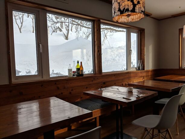 Imagen del bar/restaurante del Hotel Raicho Lodge Madarao. Foto 16