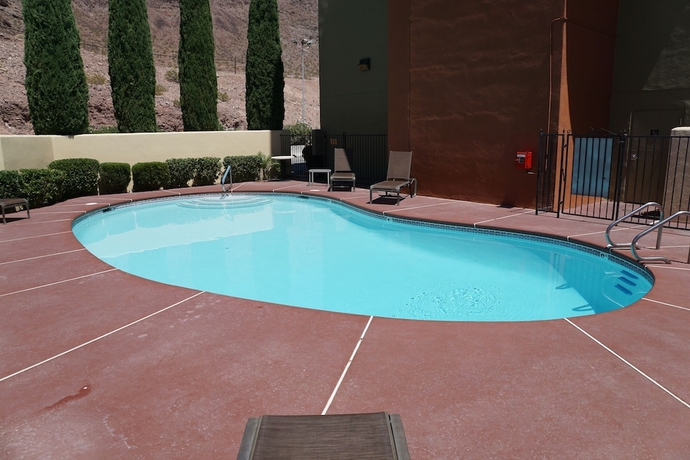 Imagen de la piscina del Hotel Railroad Pass Hotel and Casino Ramada by Wyndham. Foto 19
