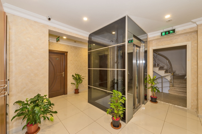 Imagen de los interiores del Hotel Raimond. Foto 14