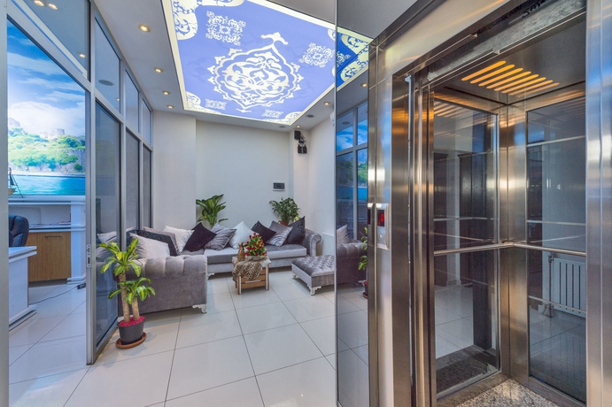 Imagen de los interiores del Hotel Raimond. Foto 16