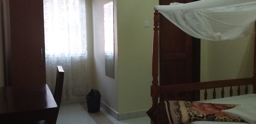 Imagen de la habitación del Hotel Rainbow Courts. Foto 16