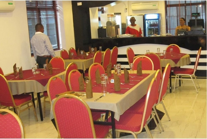 Imagen del bar/restaurante del Hotel Rainbow, DAR ES SALAAM. Foto 2