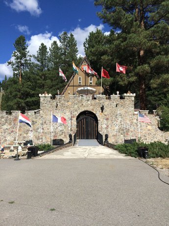 Imagen general del Hotel Rainbow Lake Castle Resort. Foto 1