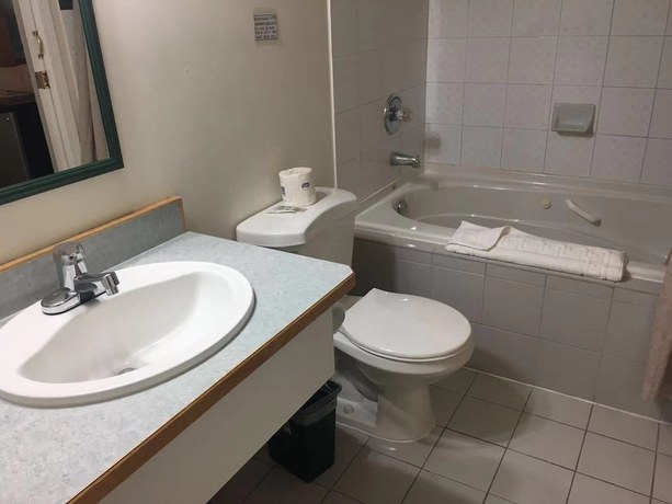 Imagen de la habitación del Hotel Rainbow Lake Castle Resort. Foto 18