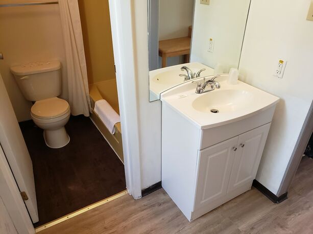 Imagen de la habitación del Hotel Rainbow Motel. Foto 15