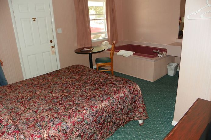Imagen de la habitación del Hotel Rainbow Motel, Mackinaw City. Foto 6