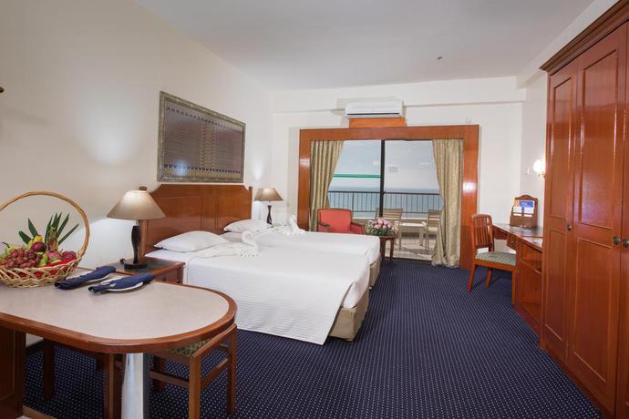 Imagen de la habitación del Hotel Rainbow Paradise Beach Resort. Foto 5