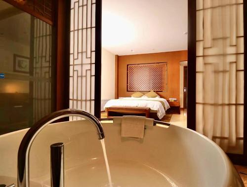 Imagen de la habitación del Hotel Rainbow Valley Hot Spring. Foto 15