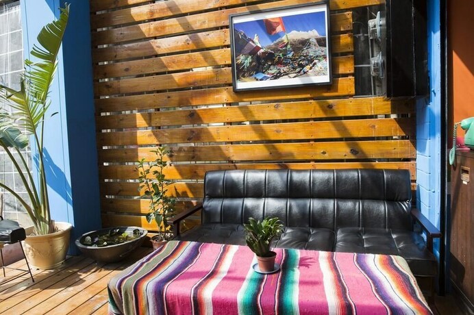 Imagen de los interiores del Hotel Rainbow Wave Surfing Hostel. Foto 18