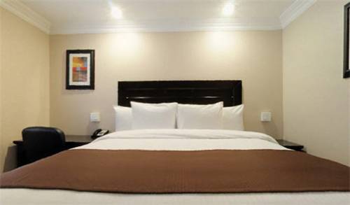 Imagen de la habitación del Hotel Raincross. Foto 2