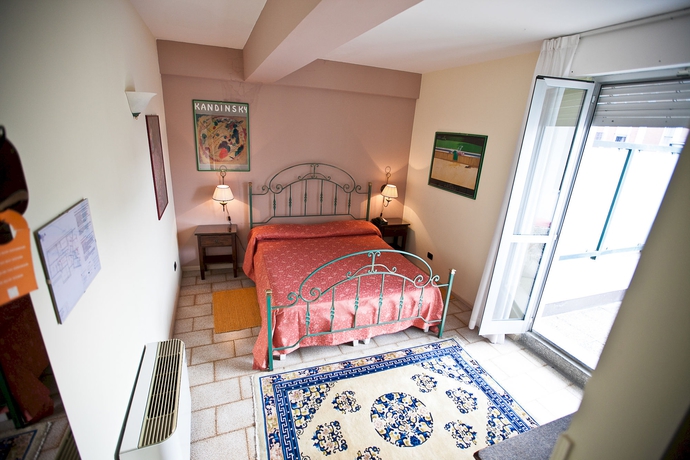 Imagen de la habitación del Hotel Rainero. Foto 2