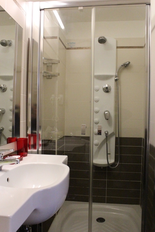 Imagen de la habitación del Hotel Rainero. Foto 8