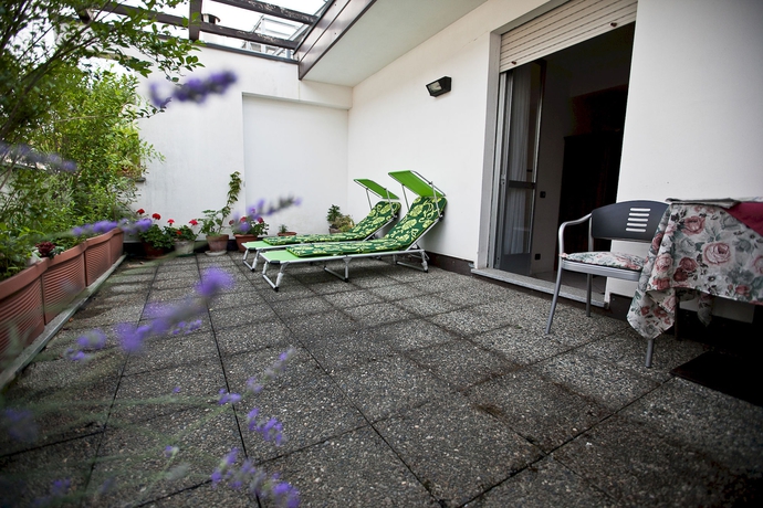 Imagen de los exteriores del Hotel Rainero. Foto 15