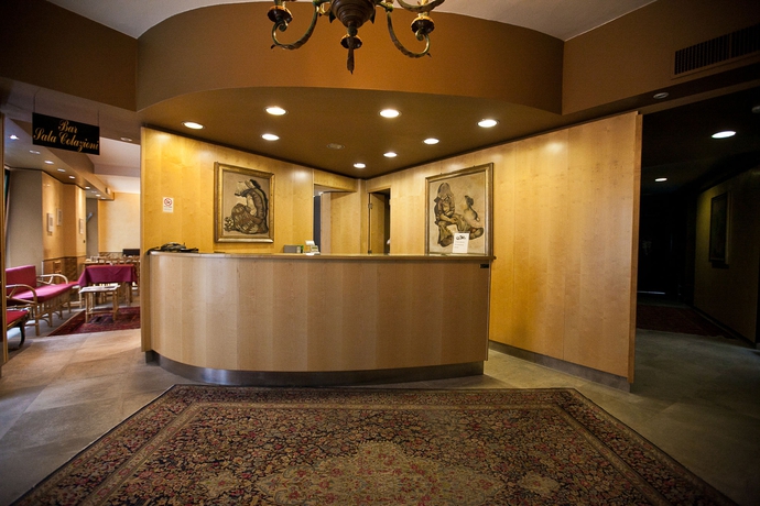 Imagen de los interiores del Hotel Rainero. Foto 16