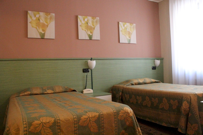 Imagen de la habitación del Hotel Rainero. Foto 12