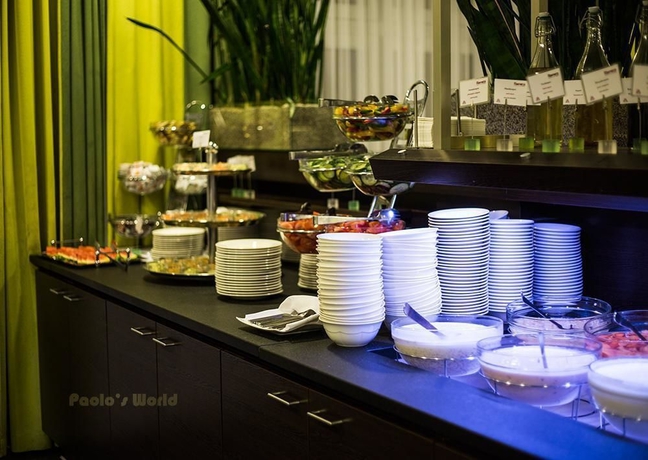 Imagen del bar/restaurante del Hotel Rainers. Foto 7