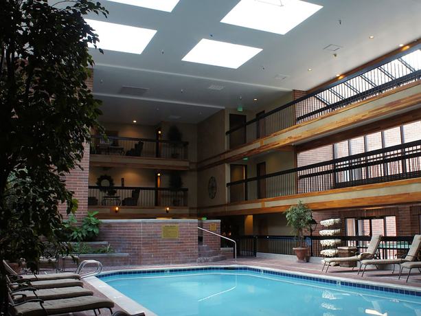 Imagen de la piscina del Hotel Raintree\'s Park Plaza Park City. Foto 17