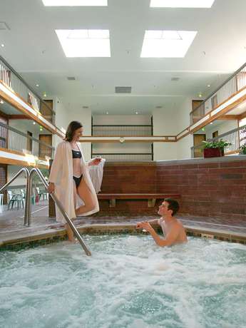 Imagen de la piscina del Hotel Raintree\'s Park Plaza Park City. Foto 19