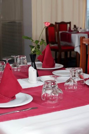 Imagen del bar/restaurante del Hotel Rais. Foto 4