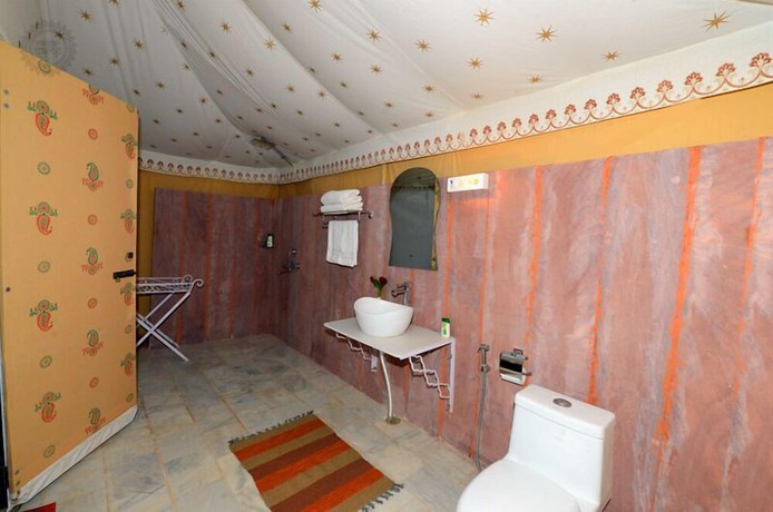 Imagen de la habitación del Hotel Raisar Camp. Foto 7