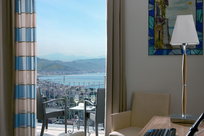 Imagen de la habitación del Hotel Raito. Foto 17