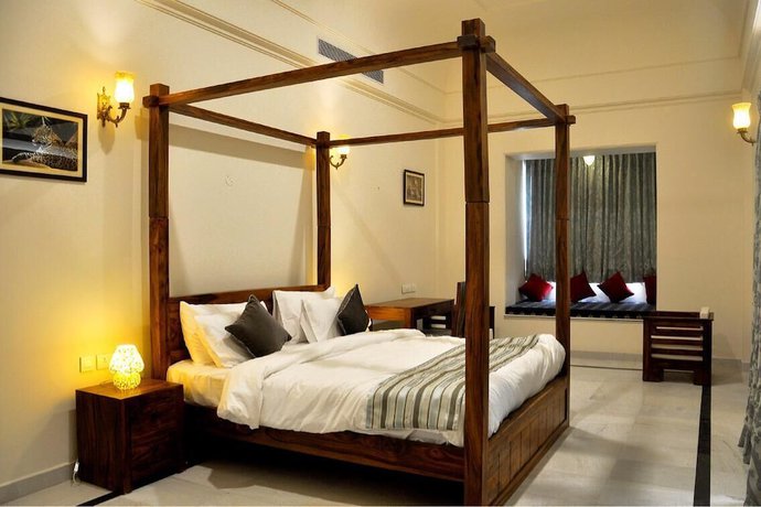 Imagen de la habitación del Hotel Raj Bagh Palace. Foto 8