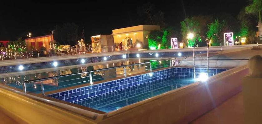 Imagen de la piscina del Hotel Raj Bagh Palace. Foto 20