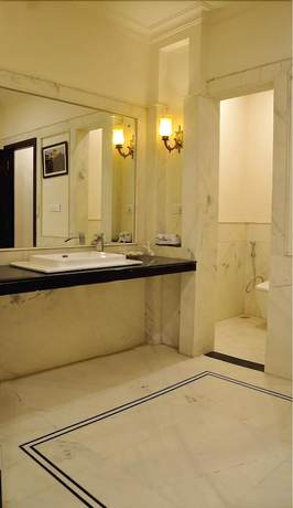Imagen de la habitación del Hotel Raj Bagh Palace. Foto 10