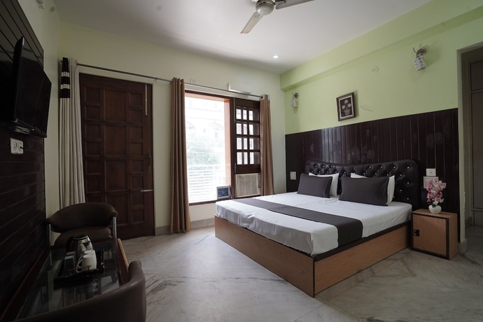 Imagen de la habitación del Hotel Raj Mahal, Gurugram. Foto 2