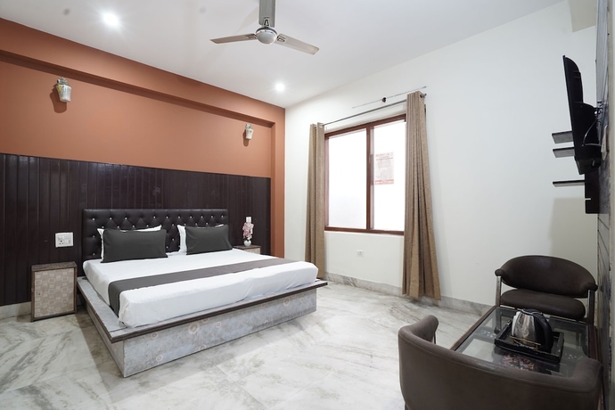 Imagen de la habitación del Hotel Raj Mahal, Gurugram. Foto 4