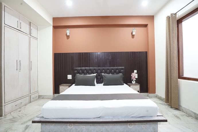 Imagen de la habitación del Hotel Raj Mahal, Gurugram. Foto 7